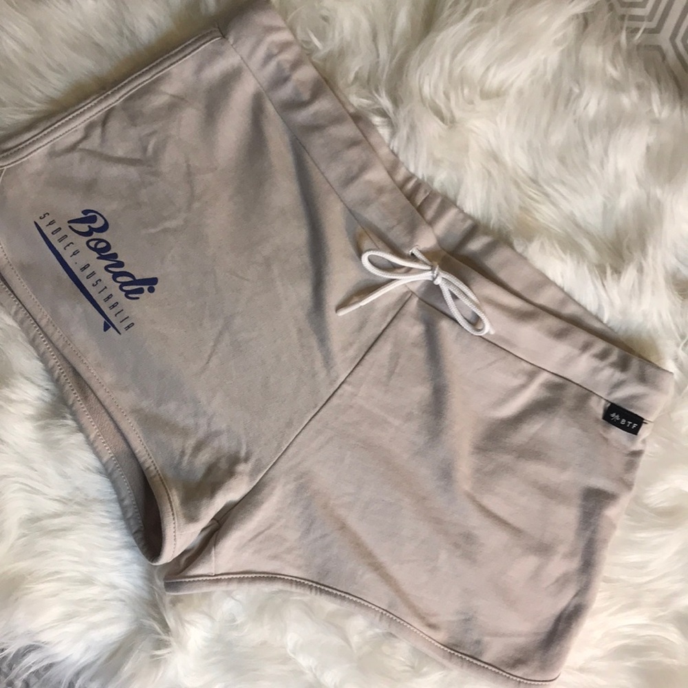 Between the Flags Bondi track shorts NWT. Sz 16